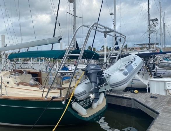 Atlantic Towers Arch installed on an Island Packet boat, featuring a dinghy on the transom at a marina.