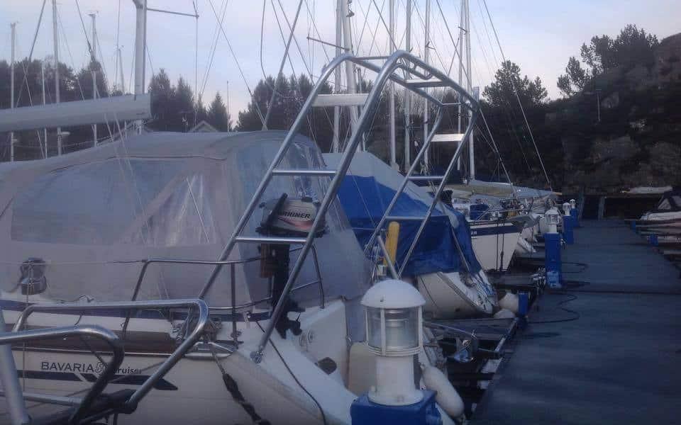 Atlantic Towers Arch installed on a boat at the marina, surrounded by other boats and masts in the background.