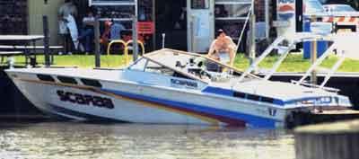 Atlantic Towers Arch installed on a Wellcraft 300 Scarab boat docked by a marina.