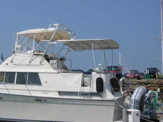 Atlantic Towers Aft Deck Top installed on a Silverton 40 Aft Cabin boat, showcasing a spacious and functional design.
