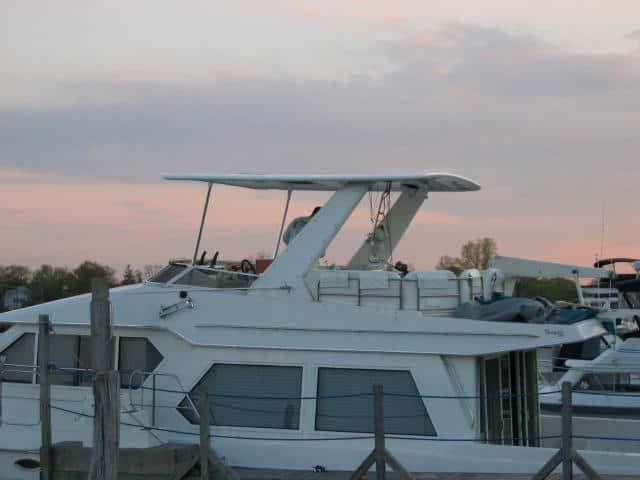 Atlantic Towers Top installed on a Navigator 53 Classic motor yacht, showcasing its sleek design and functionality.