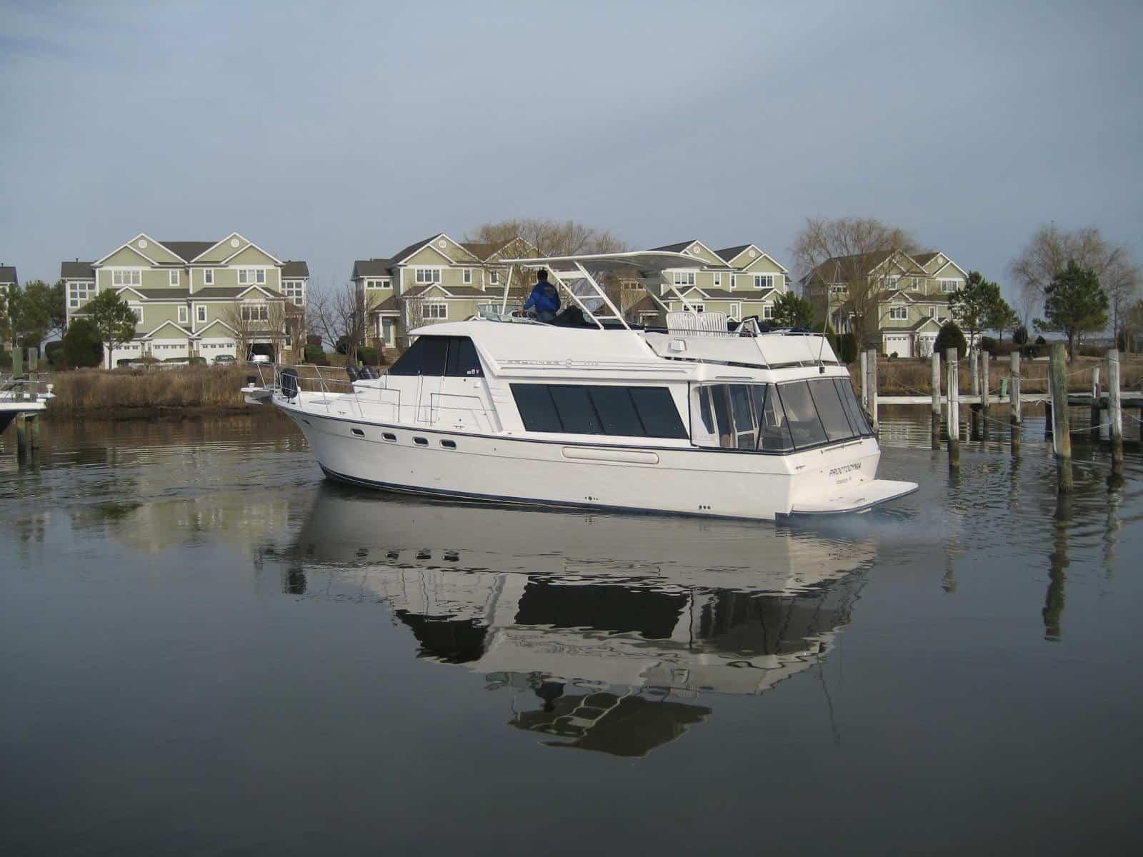 Atlantic Towers Top installed on a Bayliner 4788 Pilot House Motor Yacht, showcasing a sleek design for enhanced cruising.