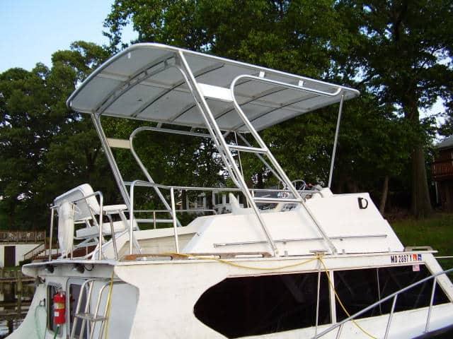 Atlantic Towers Top installed on a Silverton 34 Convertible boat, showcasing its sleek design and functionality.