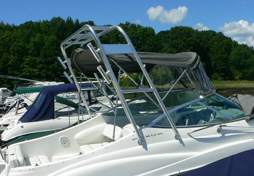 Atlantic Towers arch on a Maxum 2500 SE cruiser, designed for enhanced style and functionality on the water.