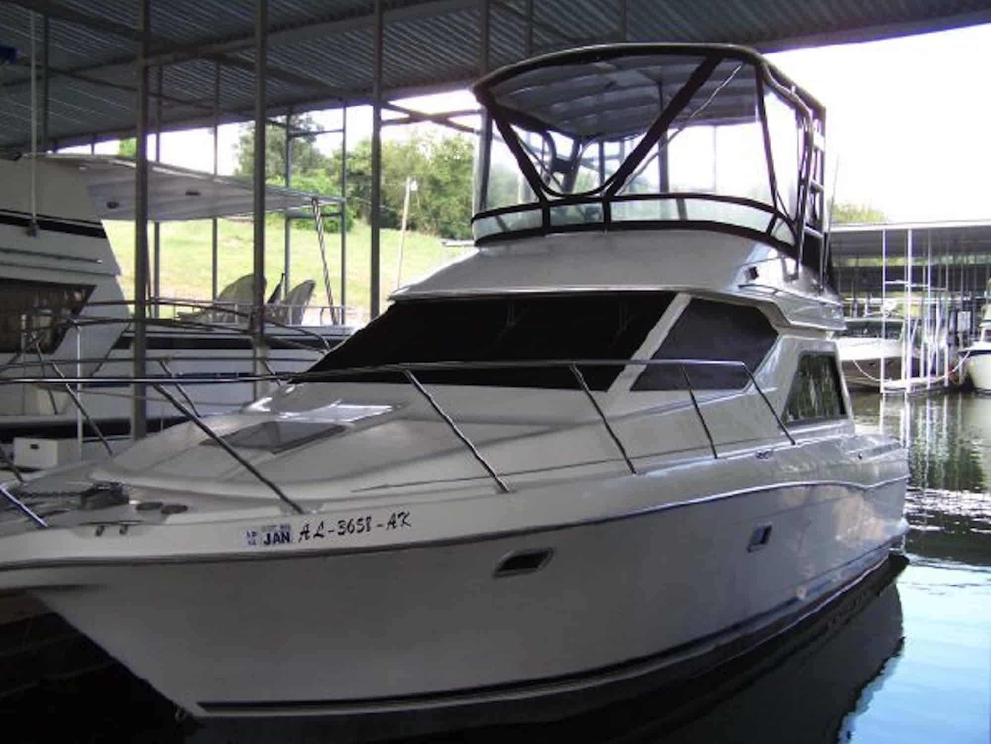 Bayliner 3258 Command Bridge Top 1995 image 1