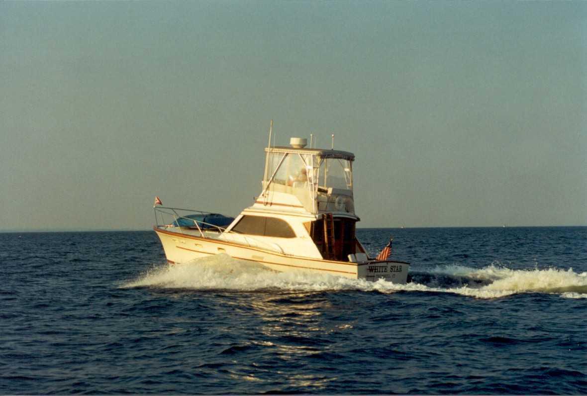 Egg Harbor 40 Sedan Top 1975 image 1