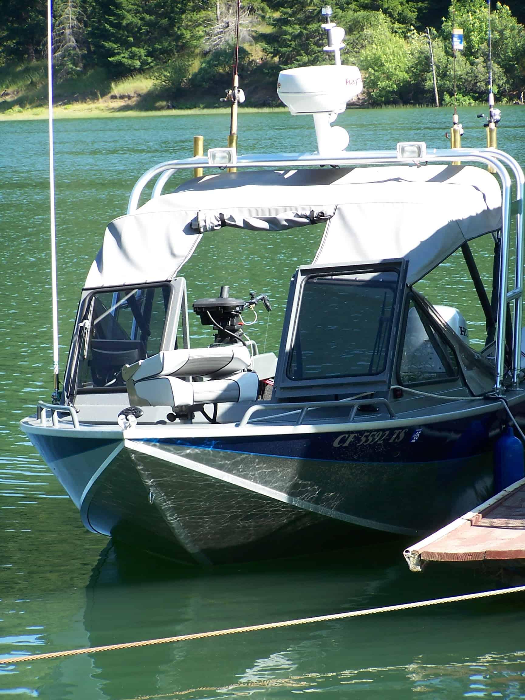 Atlantic Towers Arch installed on a North River Boats 20 Mariner walk thru boat shown from the side on water.