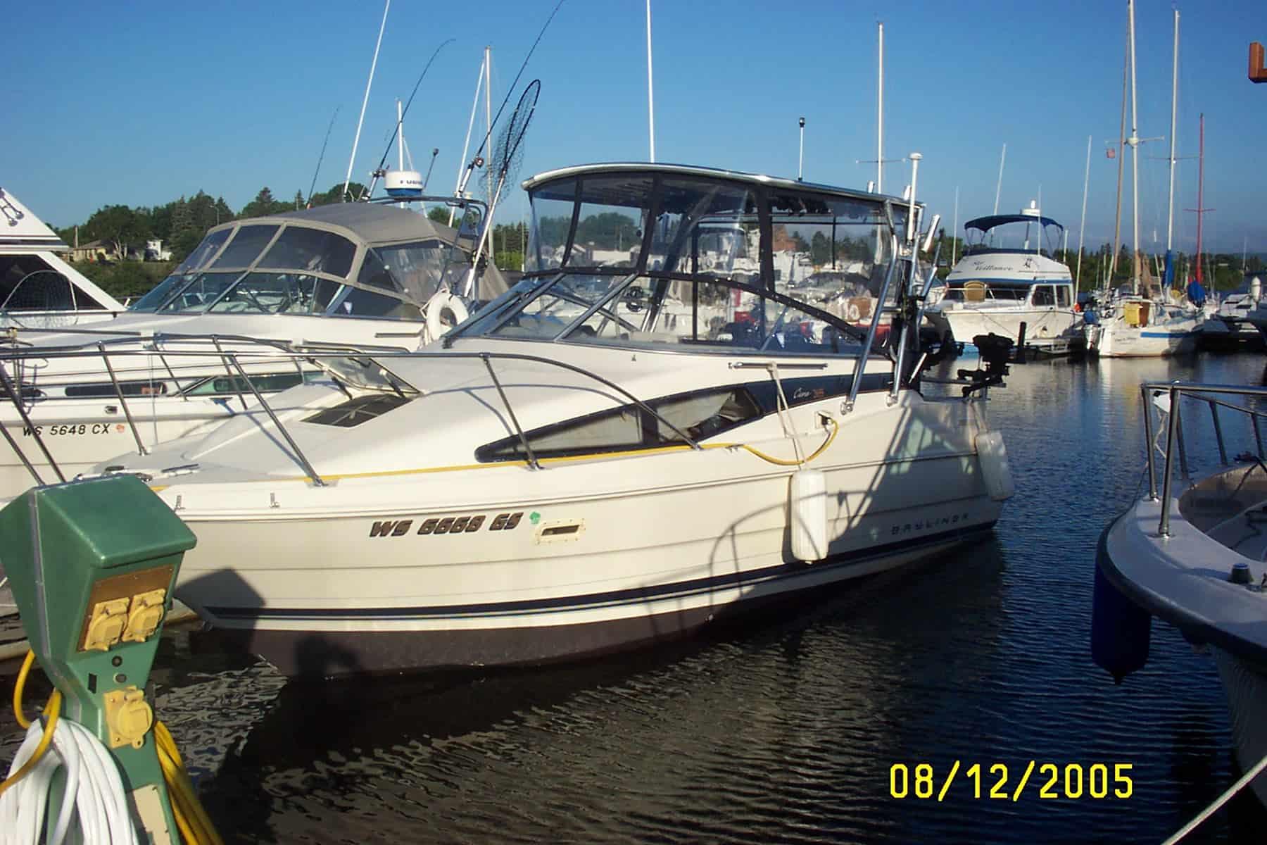 Atlantic Towers Top installed on a Bayliner 2655 Ciera docked at a marina surrounded by other boats.