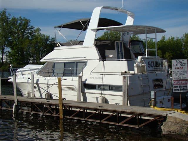 Carver 36/370 Aft Cabin Arch 1990 image 1