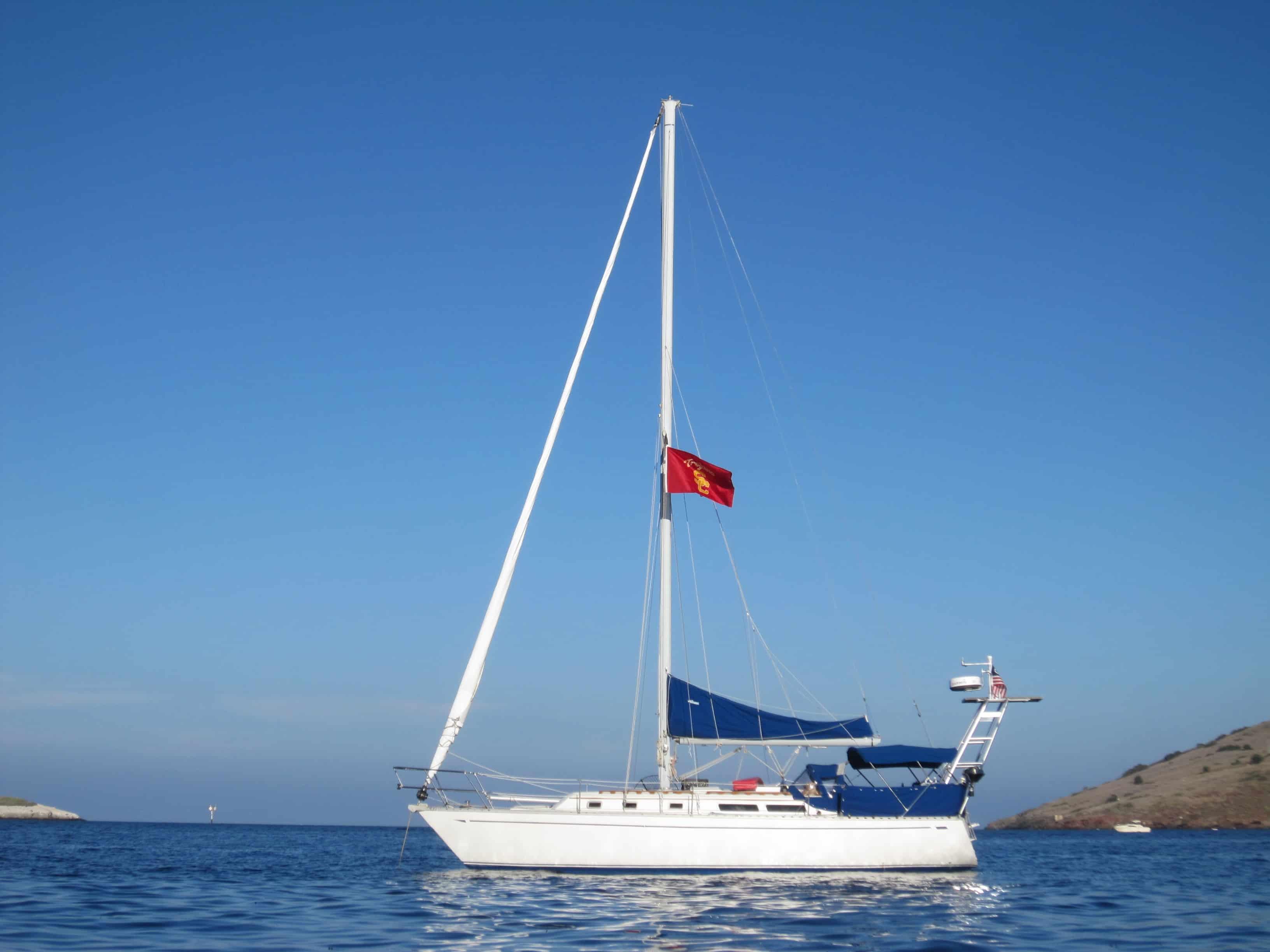 Atlantic Towers Arch on a Cal 35 Mark II sailboat, showcasing its design and installation on deck.