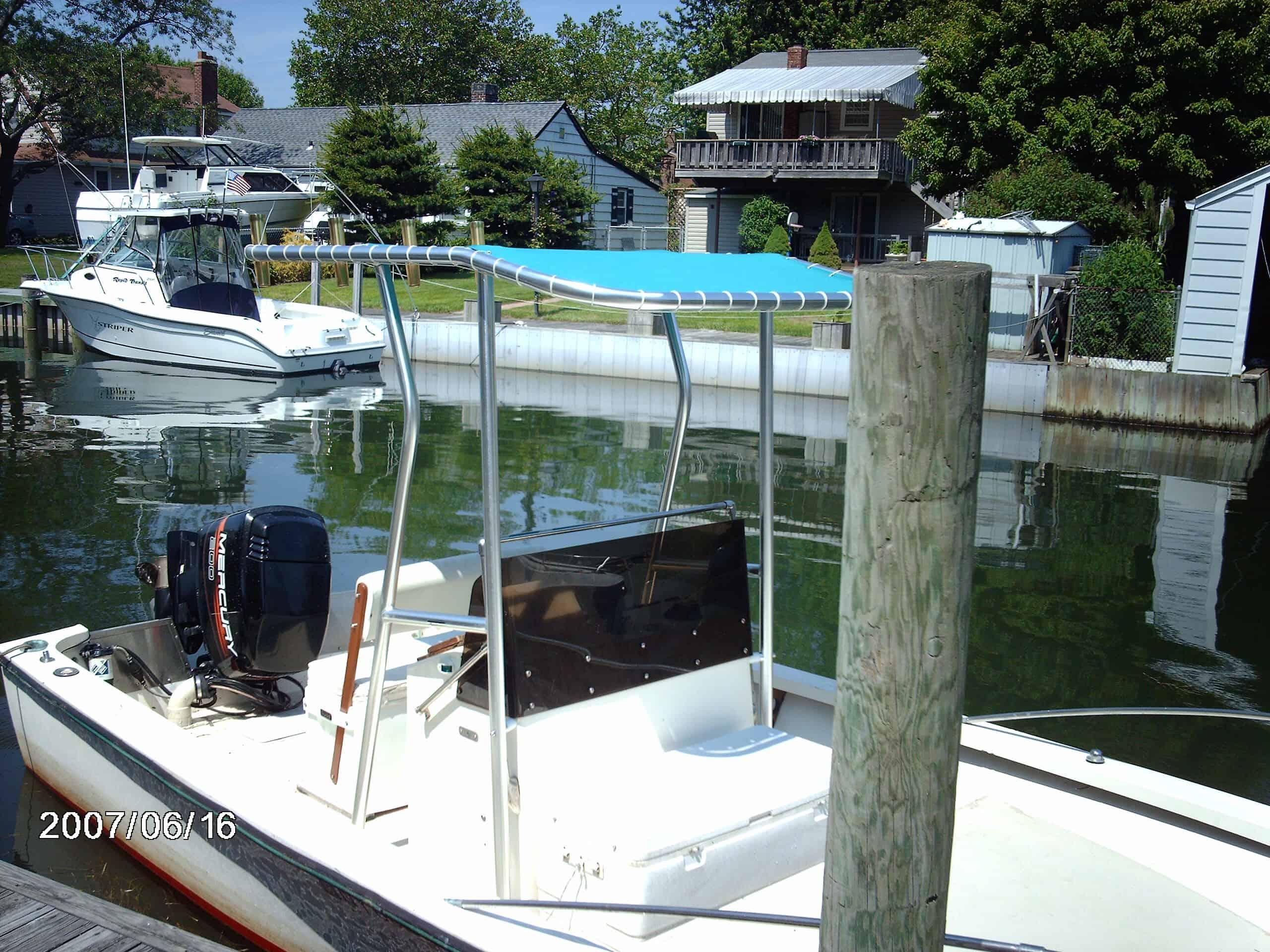 Robalo 19 T-Top image 1