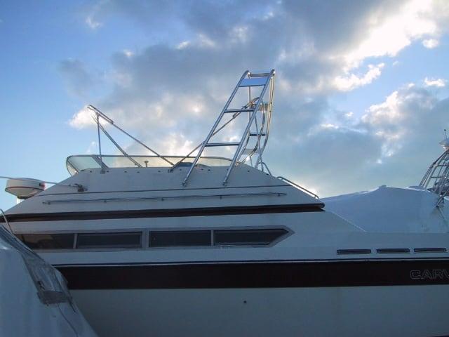Atlantic Towers Arch installed on a Carver 34 Montego boat, with a cloudy sky in the background.