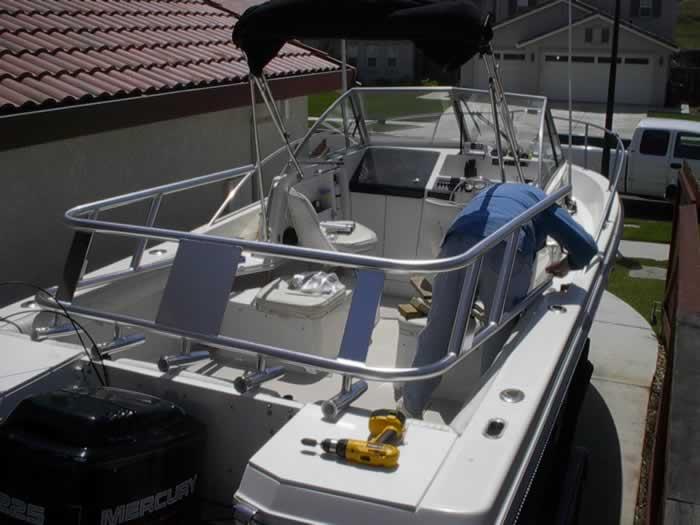 Robalo 2160 Walkaround Arch image 1