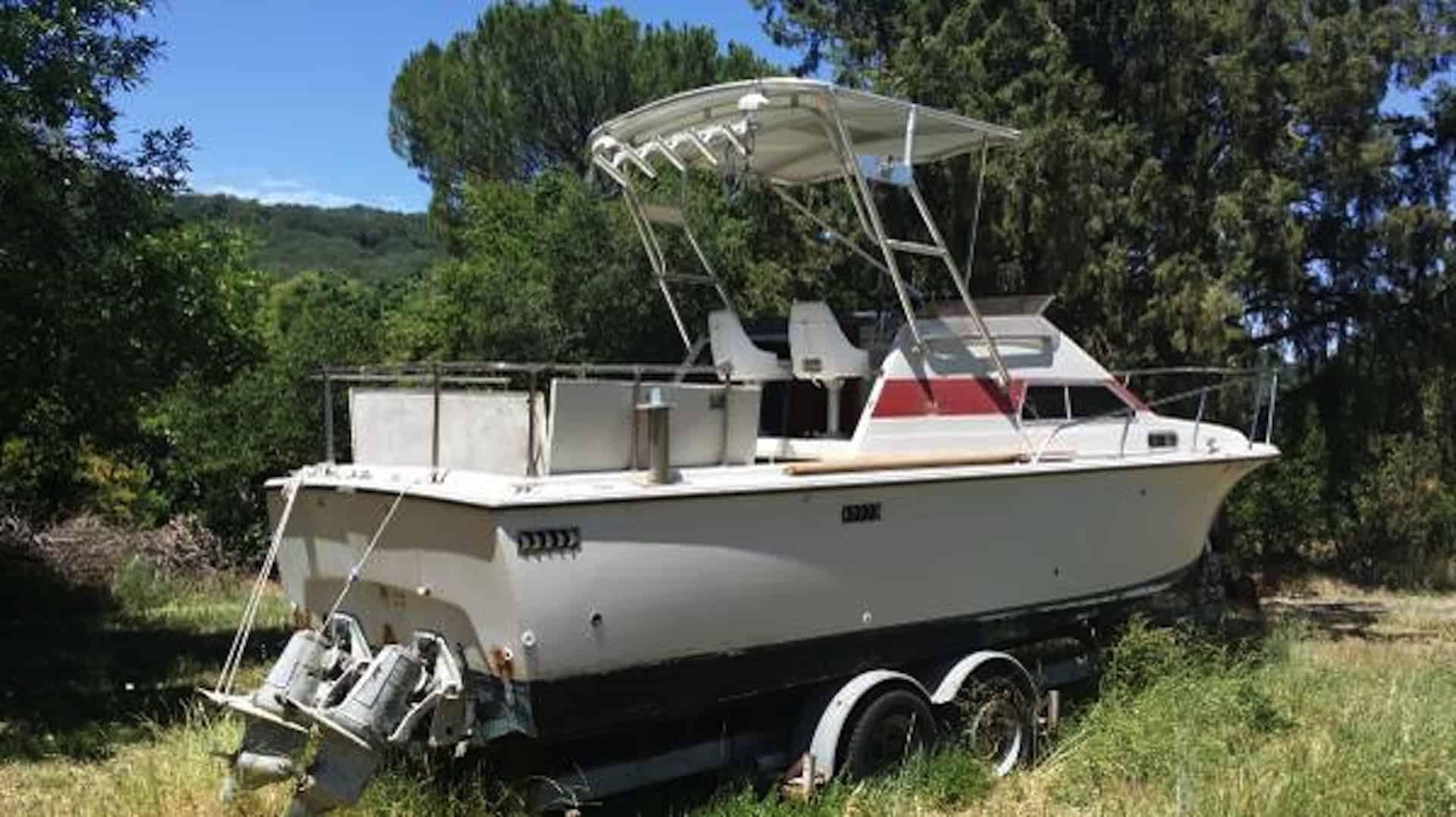 Atlantic Towers Top installed on a Skipjack 28 flybridge boat, showcasing its design and functionality.