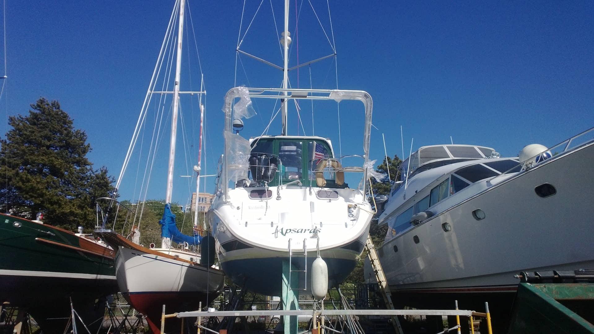 Atlantic Towers Arch installed on a white Hunter 450 Passage sloop docked in a marina under blue sky