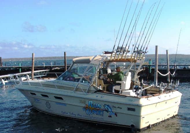 Sea Ray 310 Express Arch 1981 image 1