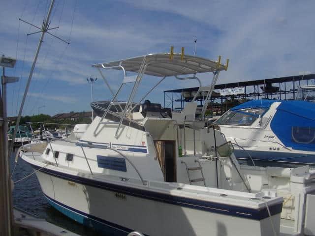 Atlantic Towers Top installed on an Albin 32+2 Command Bridge boat docked in a marina under a clear sky.