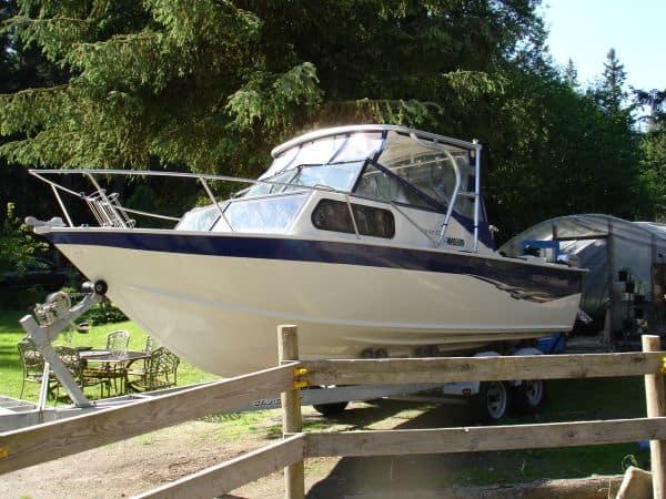 Atlantic Towers Top installed on Starcraft 221 Cuddy boat, showing the tower structure over the cockpit area.