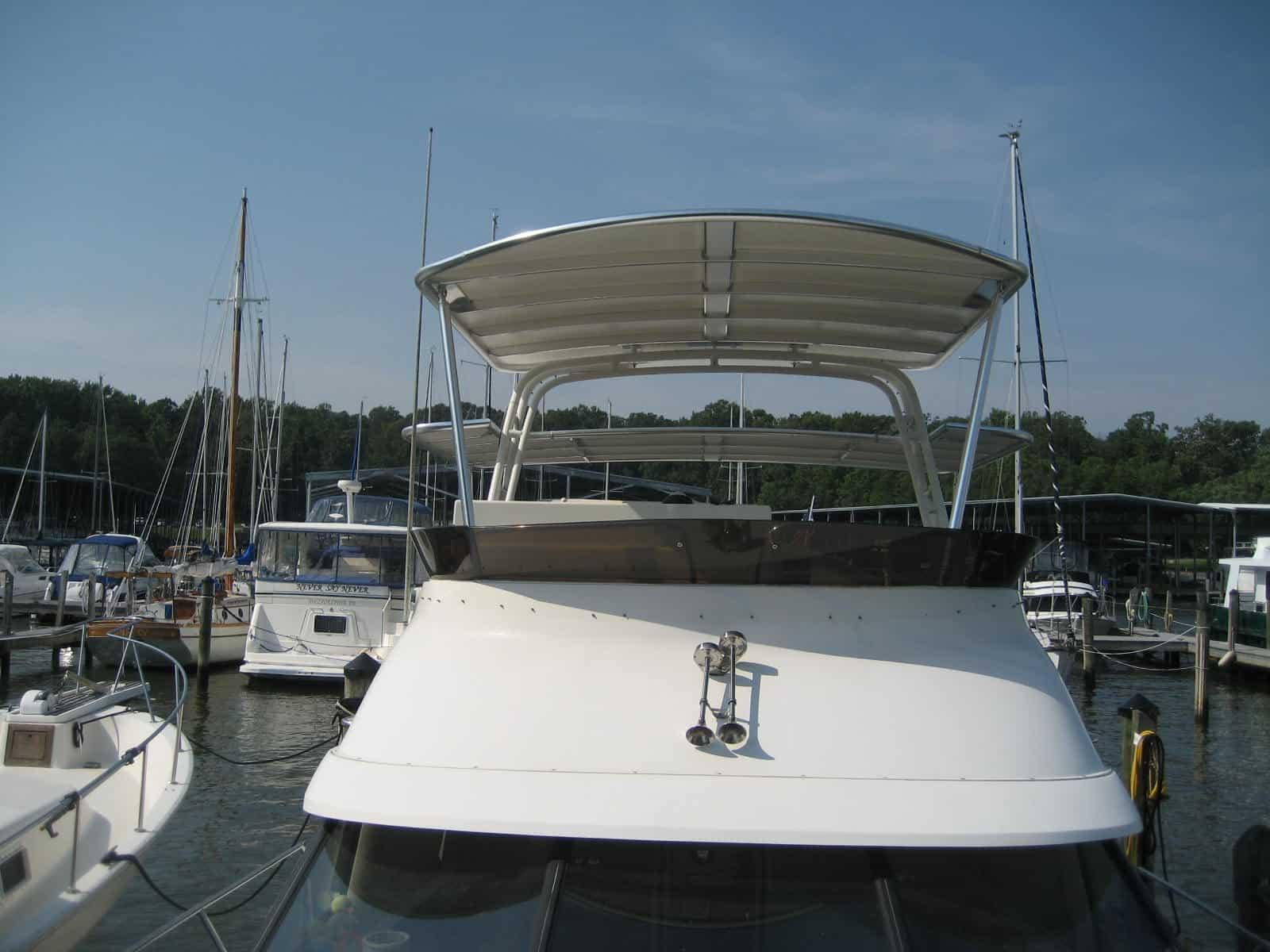 Atlantic Towers Top installed on a Silverton 34 MY Aft Cabin boat, showcasing a spacious outdoor area.