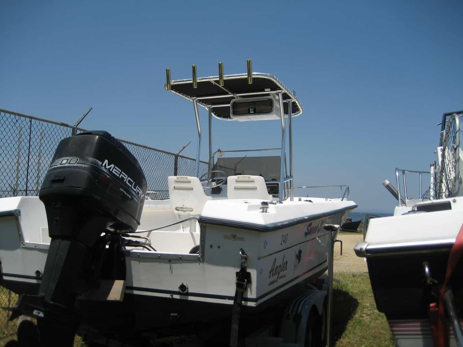 Angler Boats 240F T-Top 1994 image 1