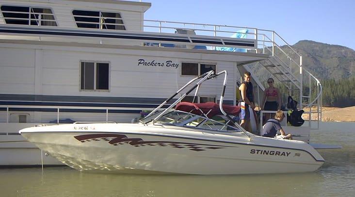 Atlantic Towers Air Tower installed on a Stingray 220LX boat with people near a houseboat at Packers Bay.