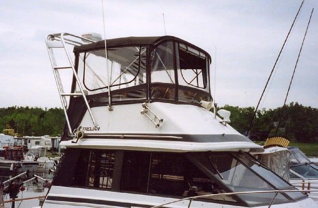 Atlantic Towers Arch installed on a Trojan F32 sedan boat with clear blue sky in the background.
