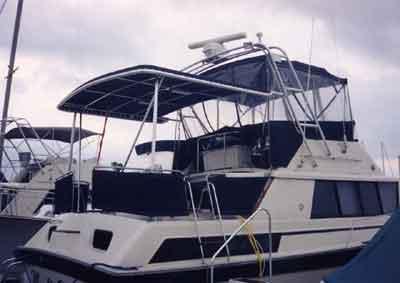 Atlantic Towers Arch installed on Silverton 40 Aft Cabin boat, viewed from the side on calm water.