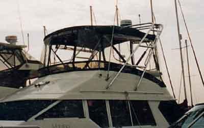 Atlantic Towers Arch installed on a Mainship 35 Convertible boat, featuring a spacious flybridge design.