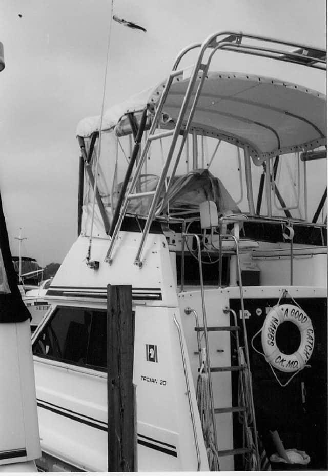 Trojan 30 Flybridge Sedan Arch 1979 image 1