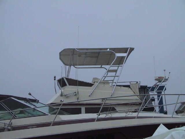 Atlantic Towers Top installed on a Viking 35 FB boat, featuring a sleek design and sturdy construction.