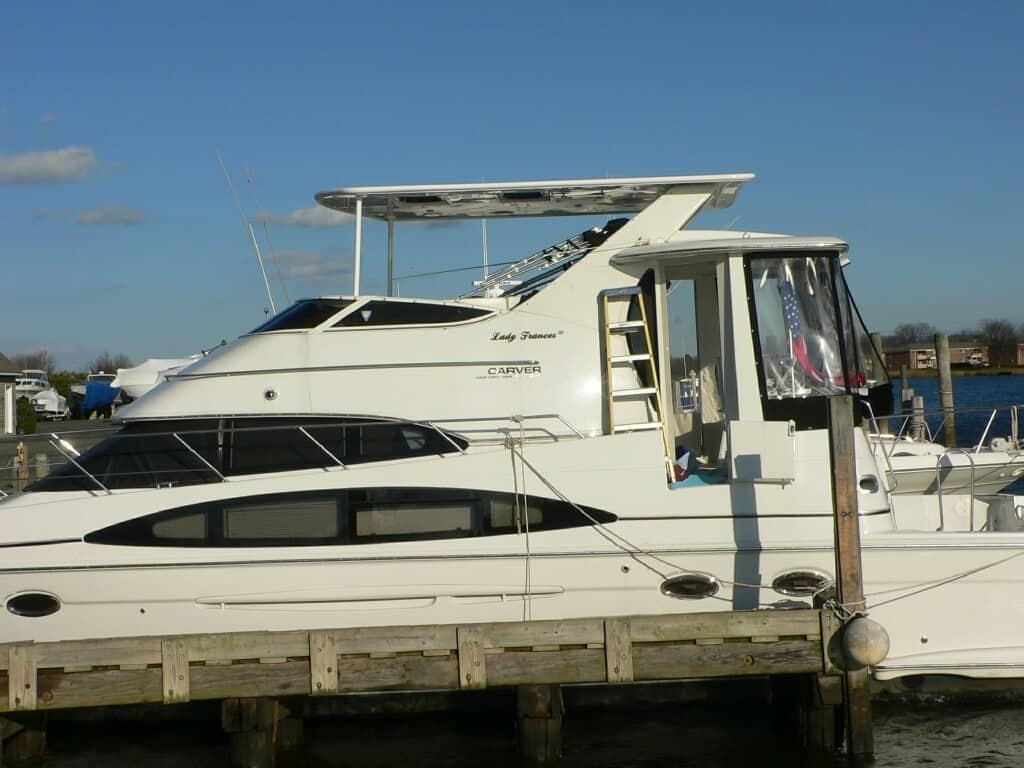 Carver 444 Cockpit Motor Yacht Top 2001 image 1