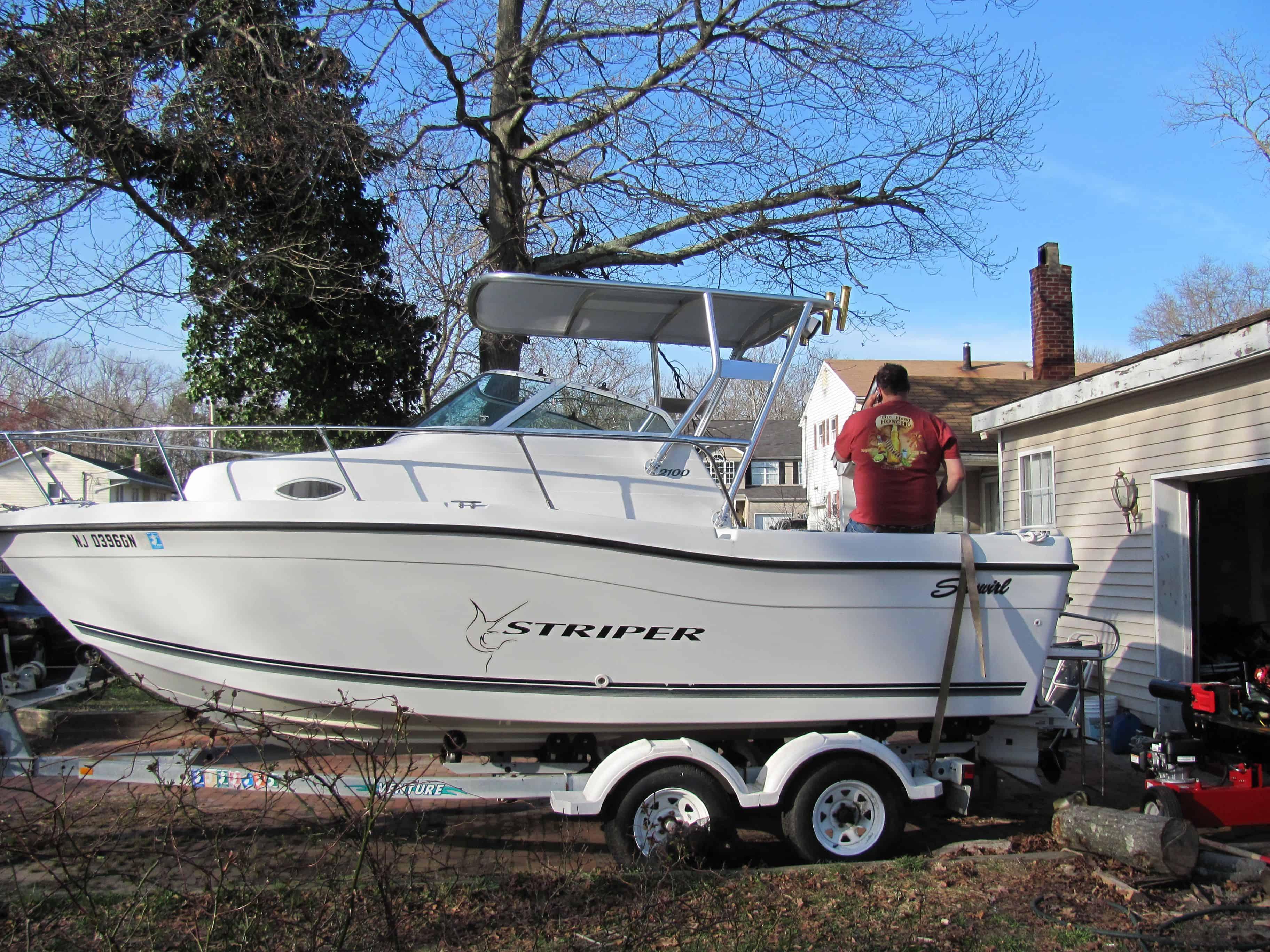 Atlantic Towers Top installed on a Seaswirl 2101 Striper walkaround boat showing arch and mounting components