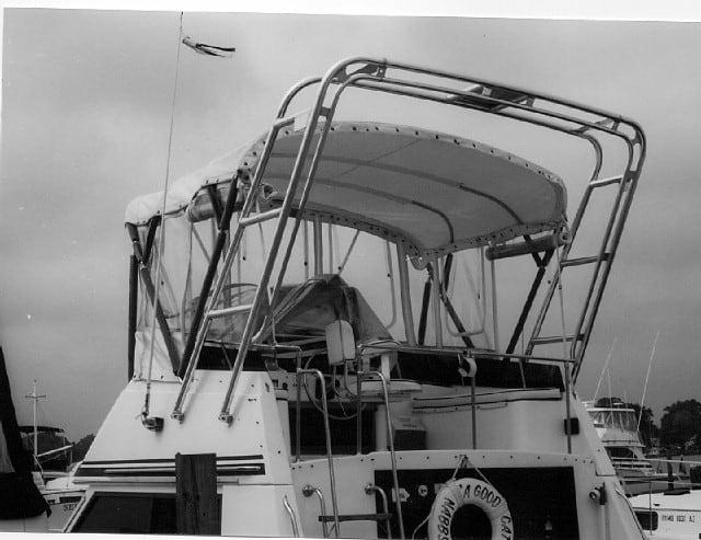 Atlantic Towers arch installed on the upper rear flybridge area of a Trojan 30 Flybridge Sedan boat.