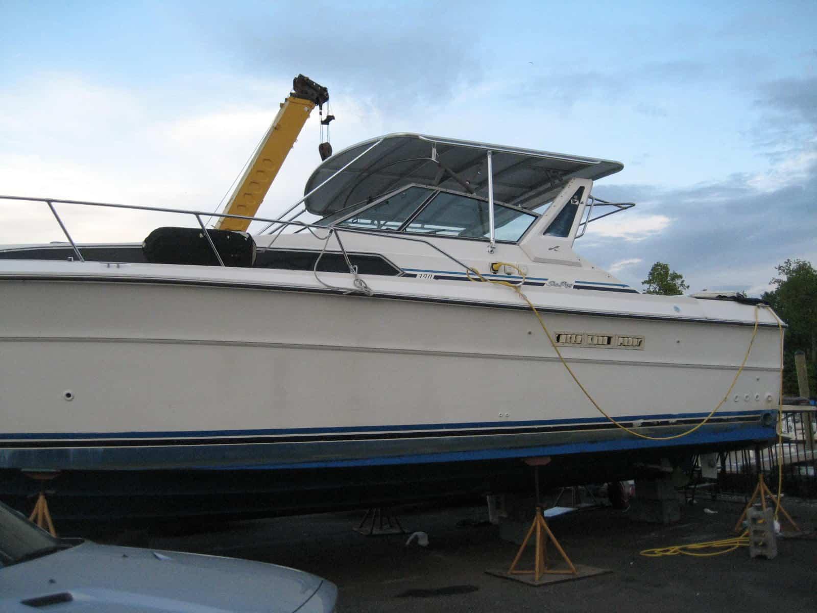Atlantic Towers Top installed on a Sea Ray 390 Express Cruiser, showcasing its sleek design and functionality.