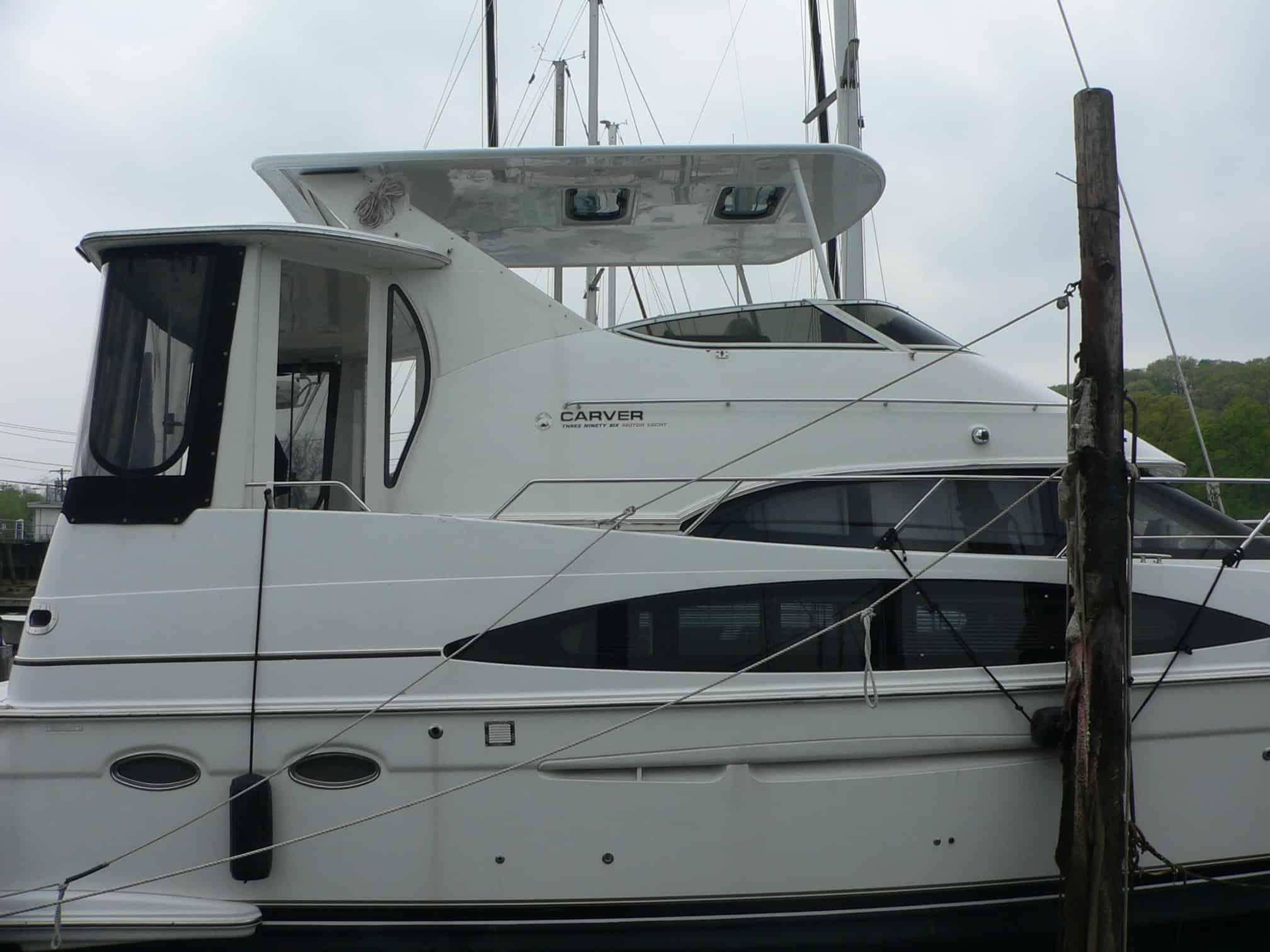 Carver 396 Motor Yacht Top 2000 image 1