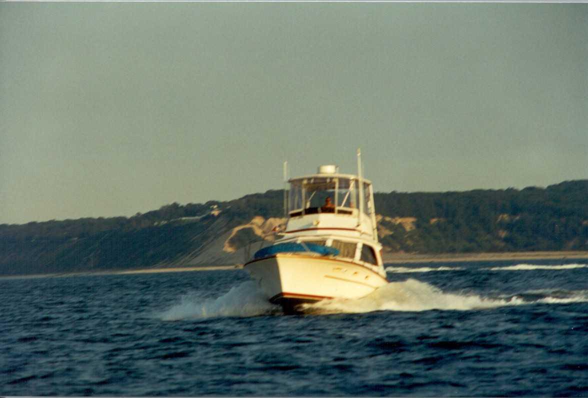 Egg Harbor 40 Sedan Top 1975 image 1