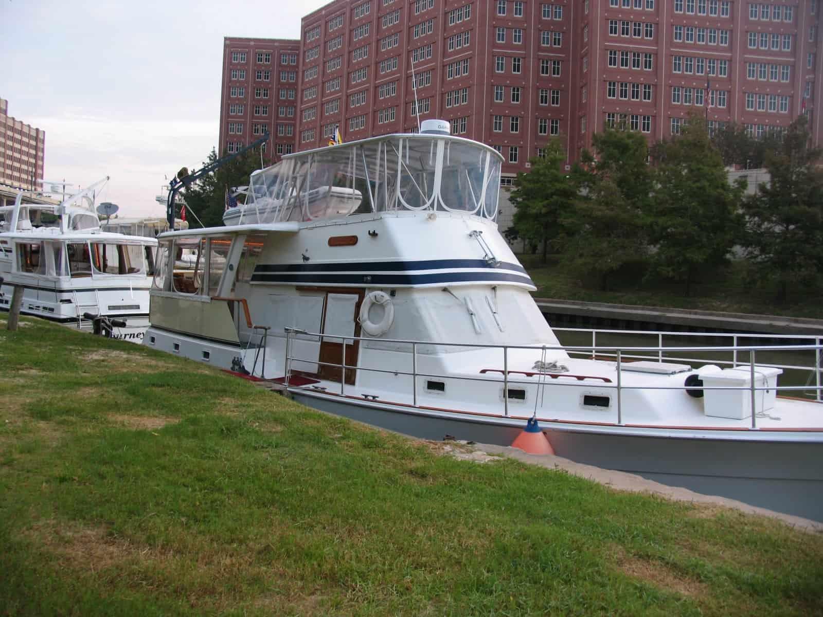 Gulfstar 44 Motor Yacht Top 1985 image 1
