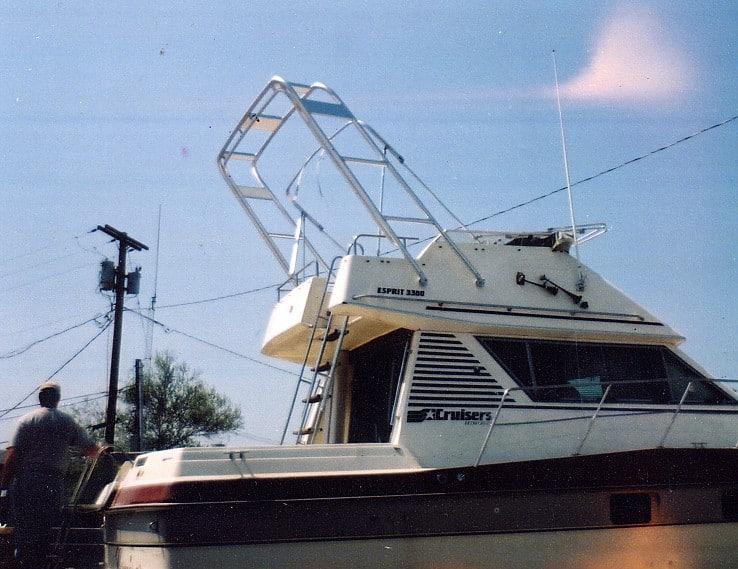 Cruisers 3380 Esprit Arch 1988 image 1