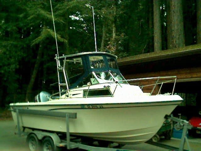 Atlantic Towers Top installed on Grady White 204 Overnighter walkaround boat with clear blue sky background