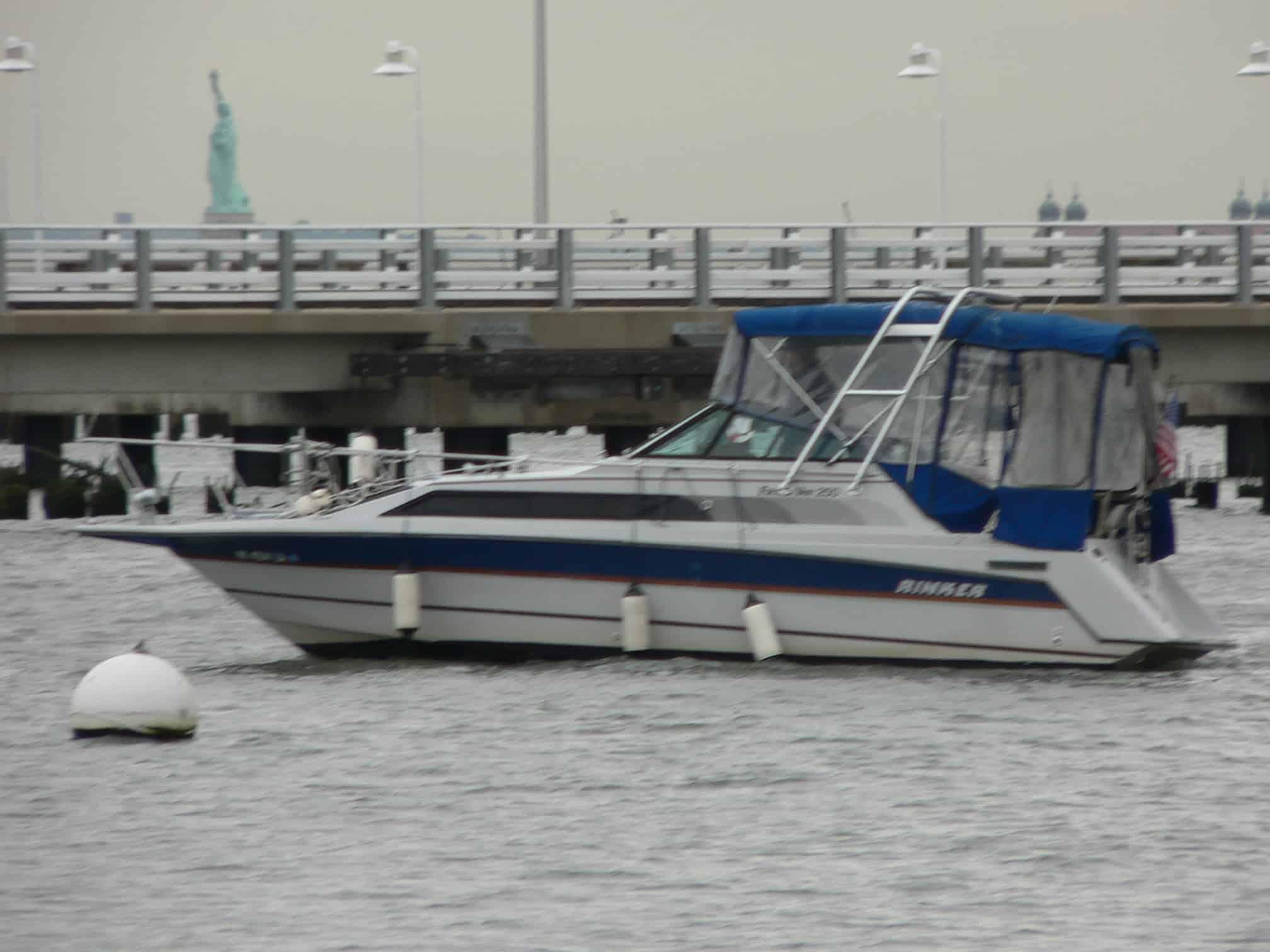 Rinker 250 Fiesta Vee Arch 1989 image 1