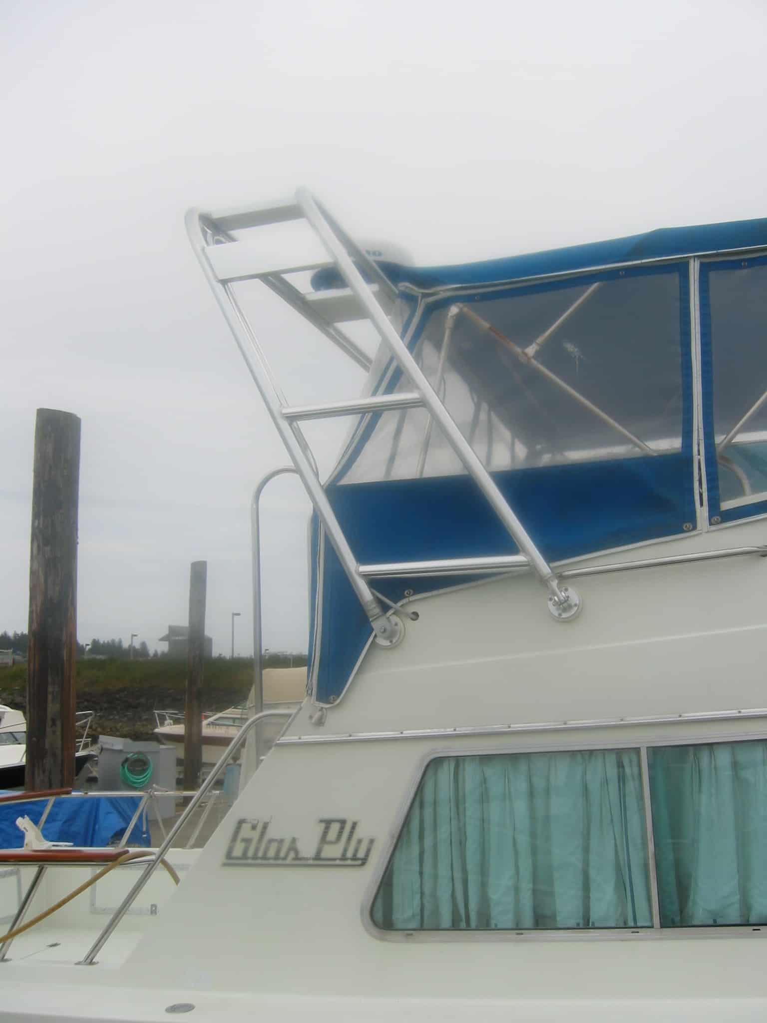 Atlantic Towers Arch mounted on a Glass Ply 28 Convertible boat, featuring a blue canvas top and aluminum frame.