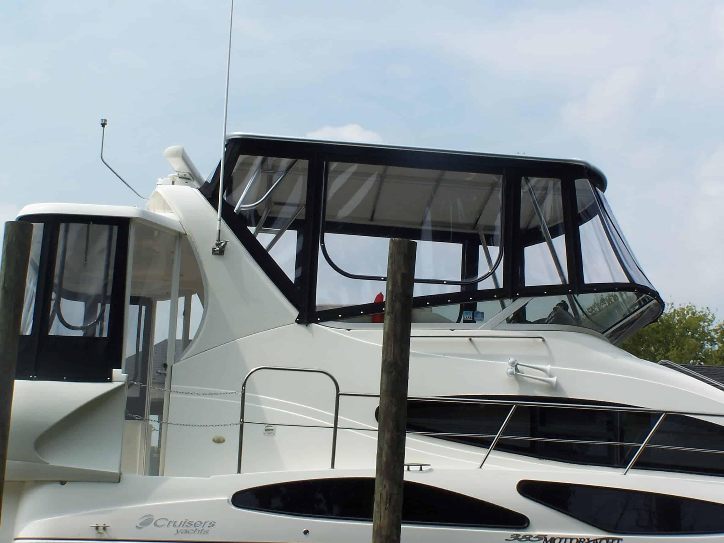 Cruisers 385/395 Motor Yacht Top 2006 image 1