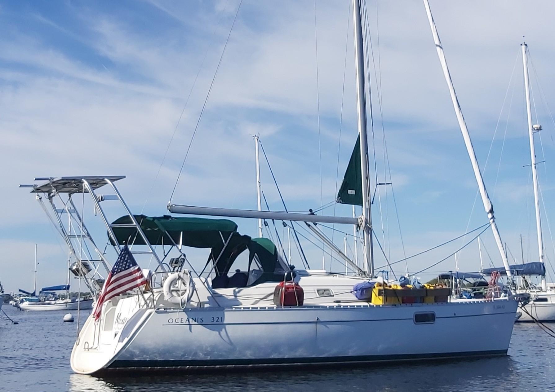 Sailing yacht Beneteau Oceanis 321 at anchor with installed Atlantic Towers Arch and American flag visible.
