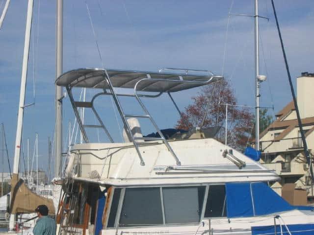 Bayliner 3870/3888 Motor Yacht Top 1983 image 1
