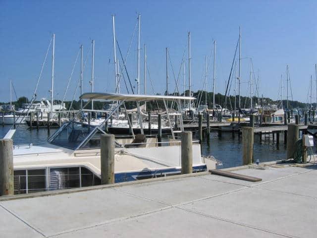Atlantic Towers Top installed on a Chris Craft 350 Catalina Tricabin boat, showcasing the arch and structure.