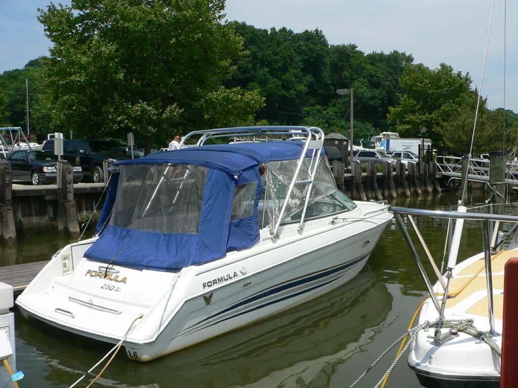 Atlantic Towers Arch installed on a Formula 280 Sun Sport boat at a marina, surrounded by trees and other boats.
