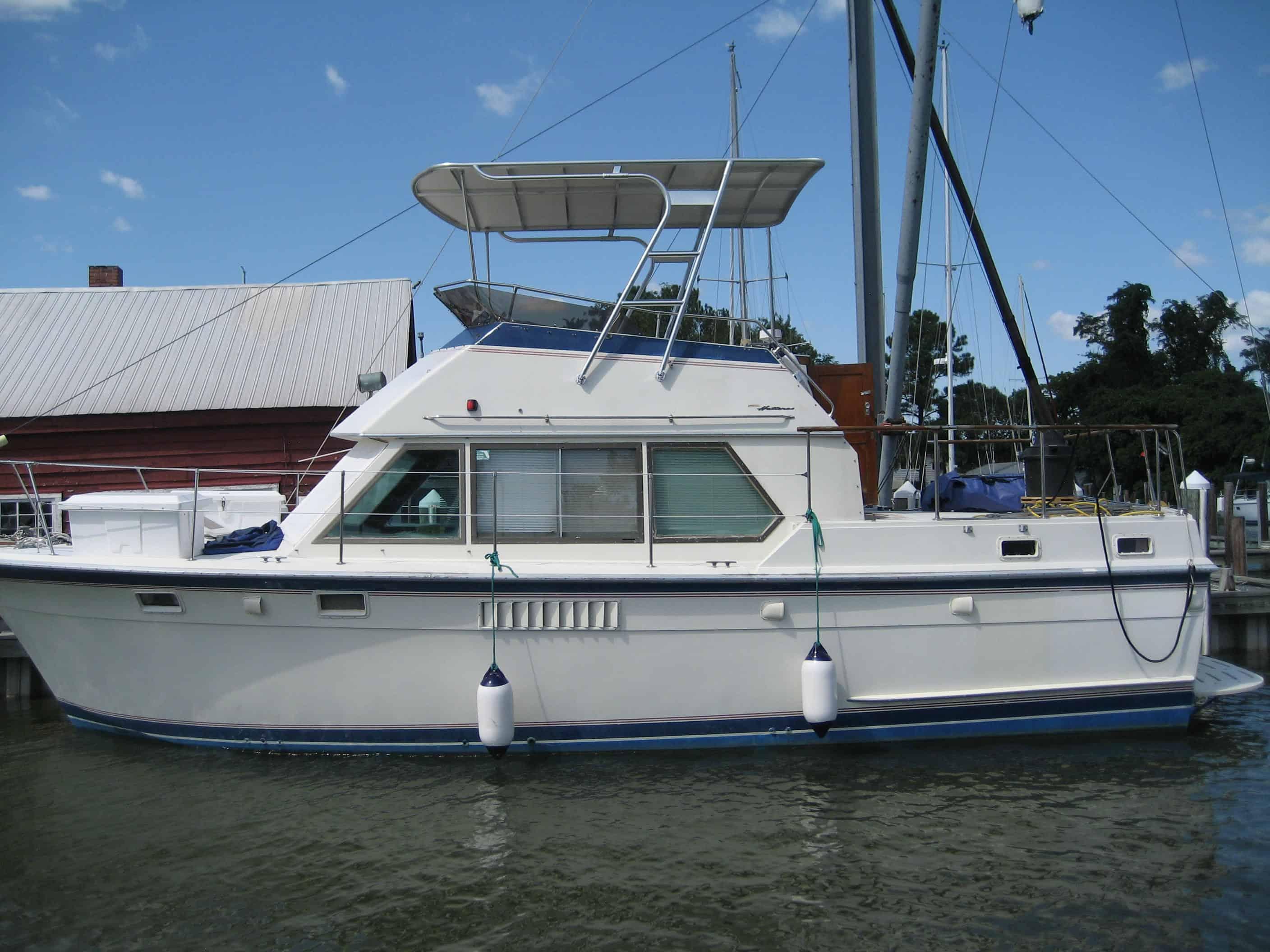 Atlantic Towers top installed on Hatteras 38 Double Cabin Aft Cabin boat.