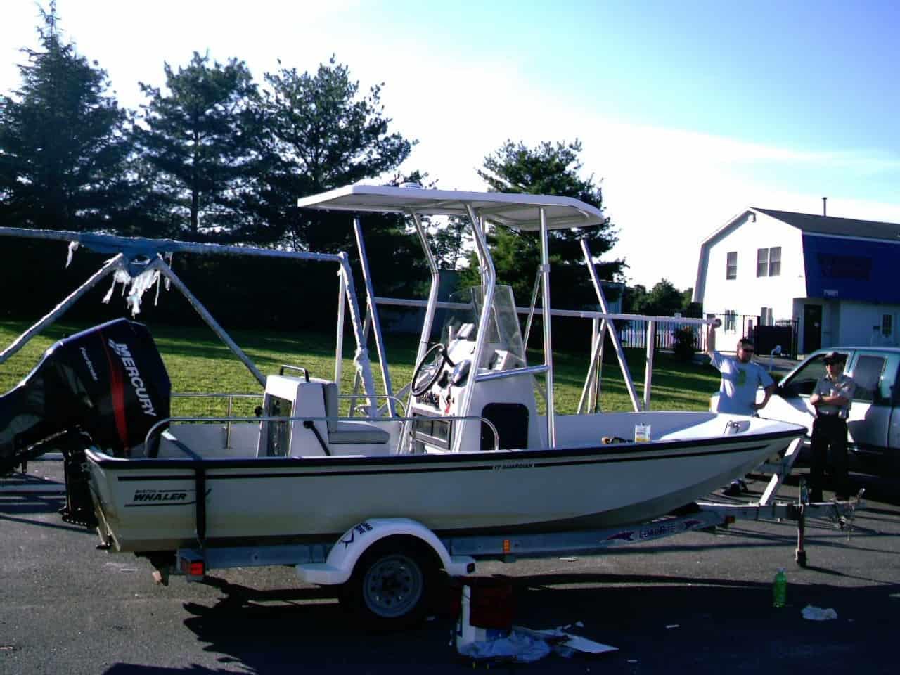 Boston Whaler 17 Guardian T-Top 2004 image 1