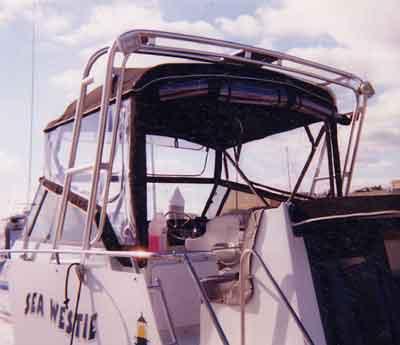 Atlantic Towers Arch installed on a Carver 32/330 Mariner boat, showcasing the upper structure and canopy.