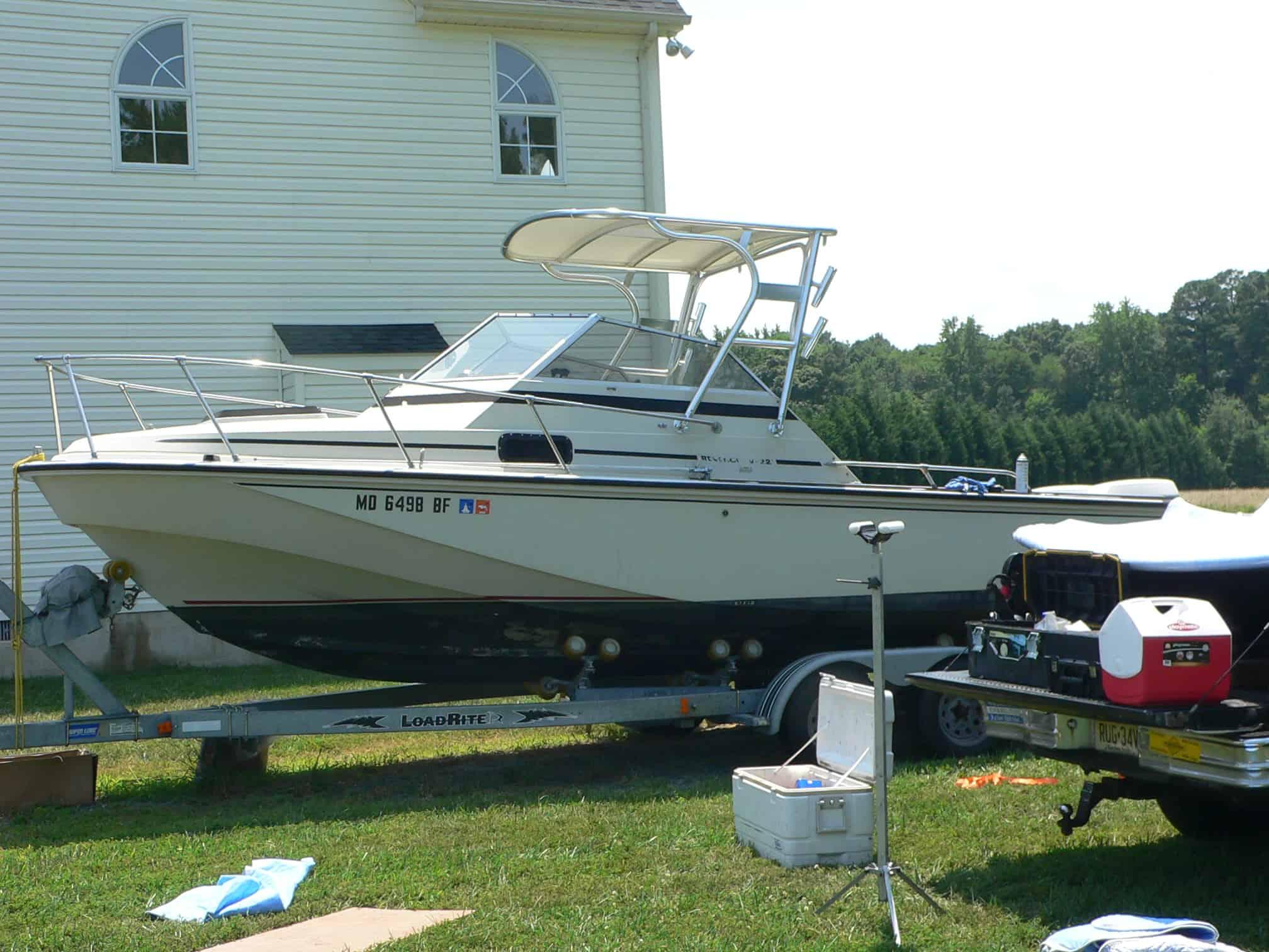 Boston Whaler 22 Revenge cuddy/not walkthru Top 1979 image 1